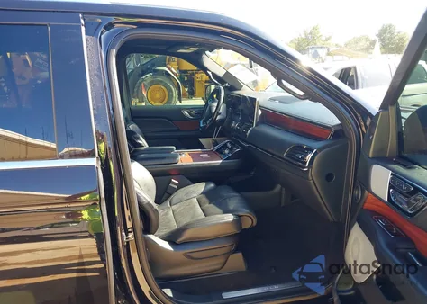 2021 Lincoln Navigator Reserve L z USA, uszkodzony, nr VIN 5LMJJ3LT2MEL05719